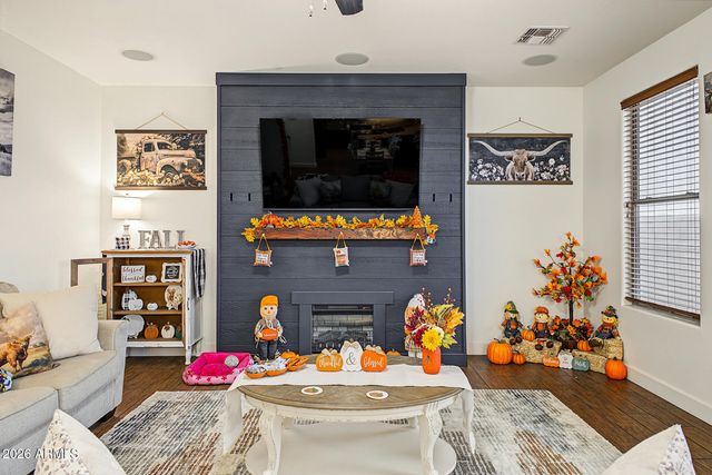 30519 N GUNDERSON Drive, San Tan Valley, AZ 85143