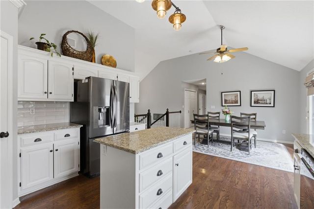 2301 SW Tracker Lane, Lee's Summit, MO 64082