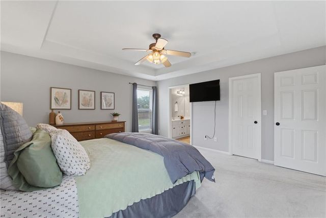 2301 SW Tracker Lane, Lee's Summit, MO 64082