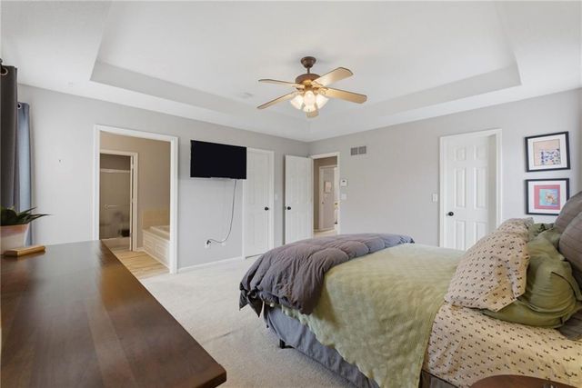 2301 SW Tracker Lane, Lee's Summit, MO 64082