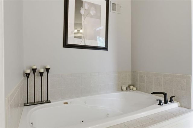 2301 SW Tracker Lane, Lee's Summit, MO 64082