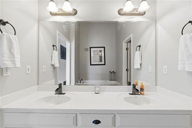 2301 SW Tracker Lane, Lee's Summit, MO 64082