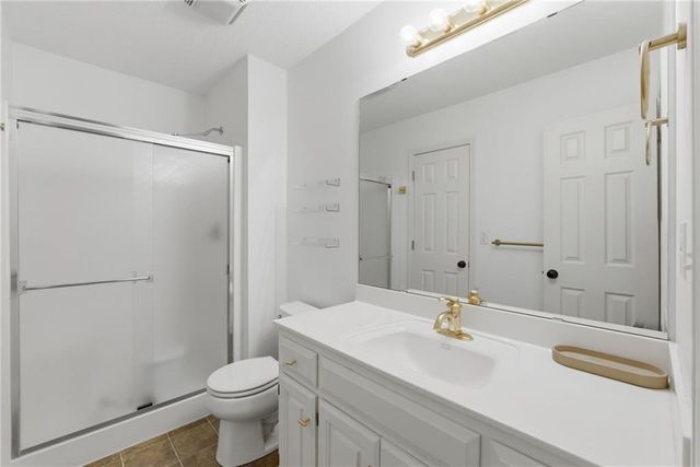2301 SW Tracker Lane, Lee's Summit, MO 64082