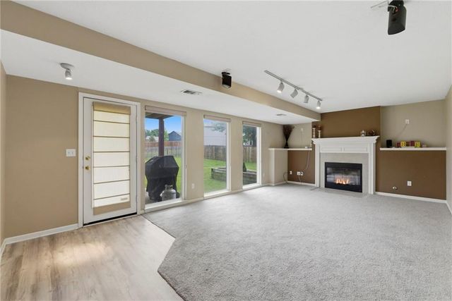 2301 SW Tracker Lane, Lee's Summit, MO 64082