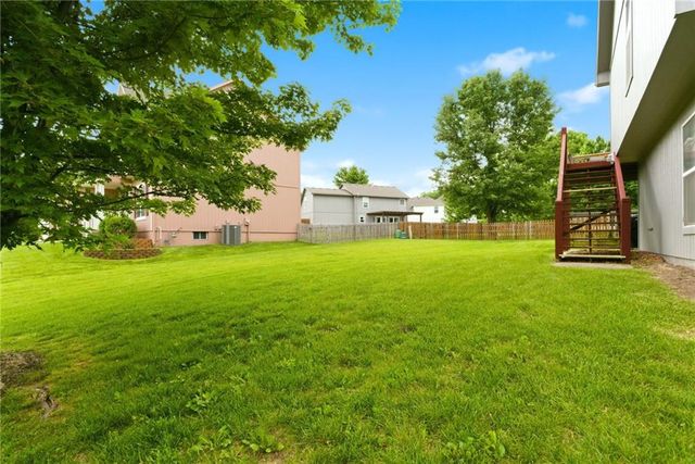 2301 SW Tracker Lane, Lee's Summit, MO 64082