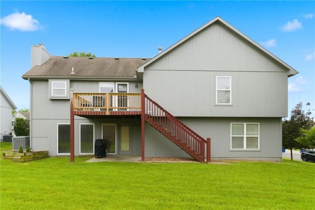 2301 SW Tracker Lane, Lee's Summit, MO 64082