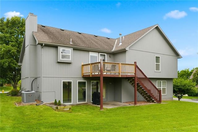 2301 SW Tracker Lane, Lee's Summit, MO 64082