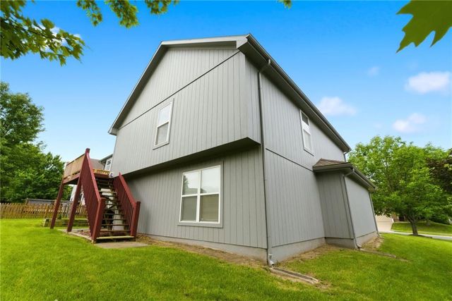2301 SW Tracker Lane, Lee's Summit, MO 64082