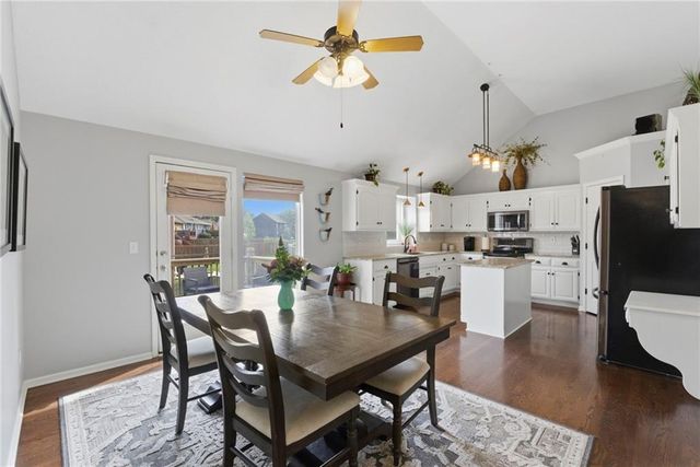 2301 SW Tracker Lane, Lee's Summit, MO 64082