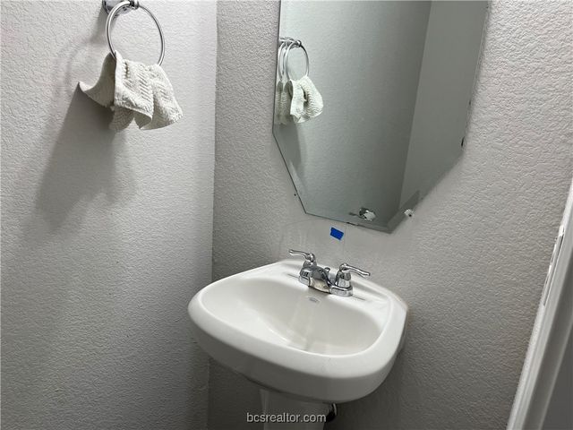 828 Mineral Wells Lane, College Station, TX 77845