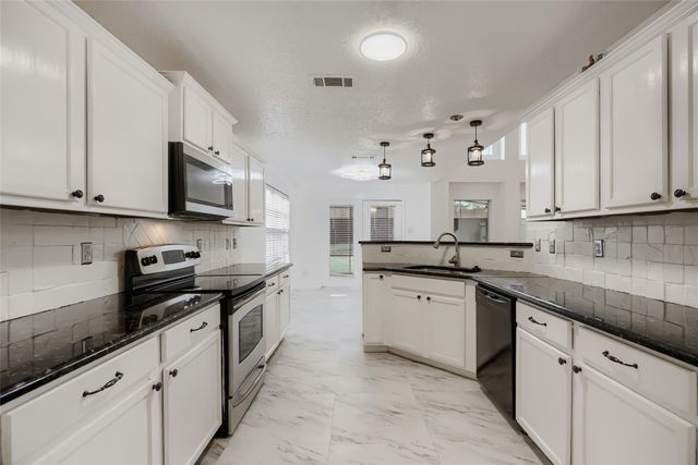 1614 Powder Horn Lane, Arlington, TX 76018