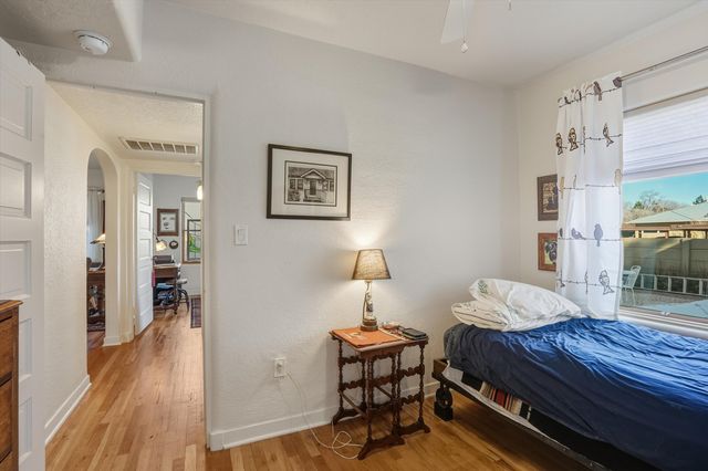 2334 Rio Grande Boulevard NW, Albuquerque, NM 87104