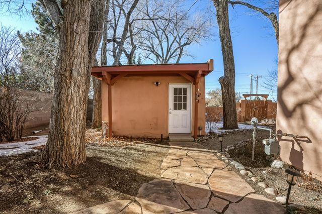 2334 Rio Grande Boulevard NW, Albuquerque, NM 87104