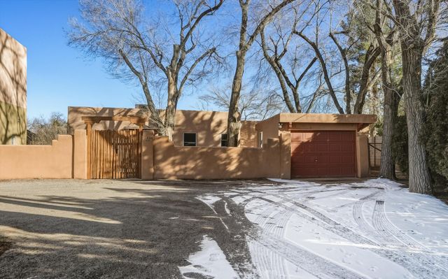 2334 Rio Grande Boulevard NW, Albuquerque, NM 87104