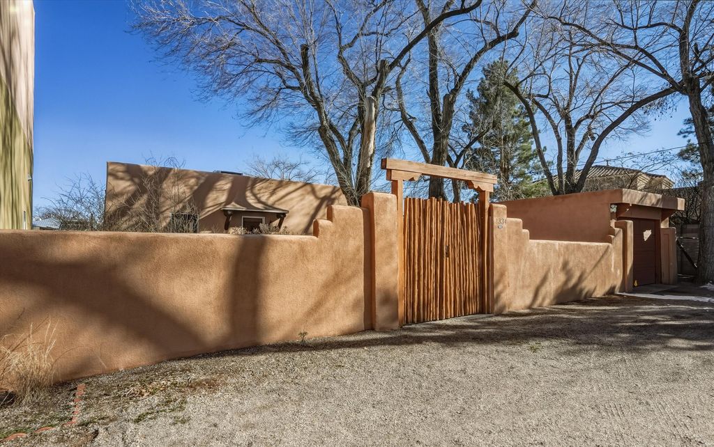 2334 Rio Grande Boulevard NW, Albuquerque, NM 87104