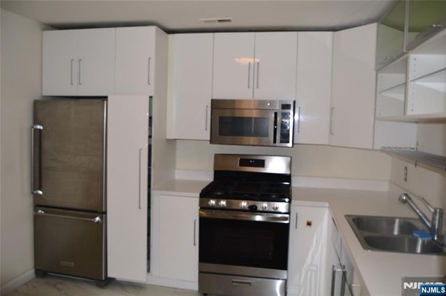 56 Fox Run Drive 56, Englewood, NJ 07631