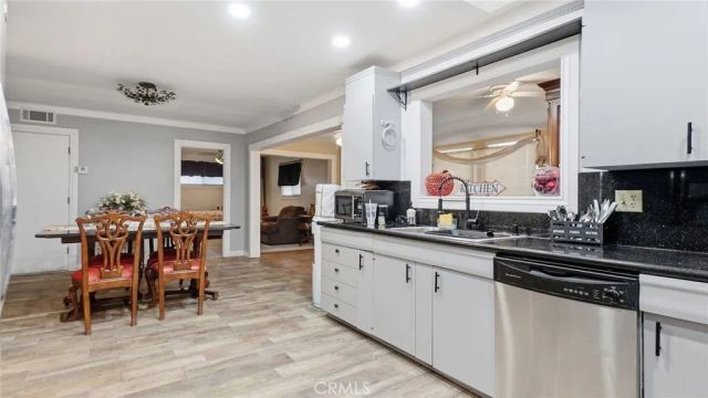 1180 Amberwood Drive, Hemet, CA 92543