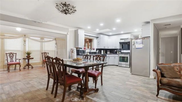 1180 Amberwood Drive, Hemet, CA 92543