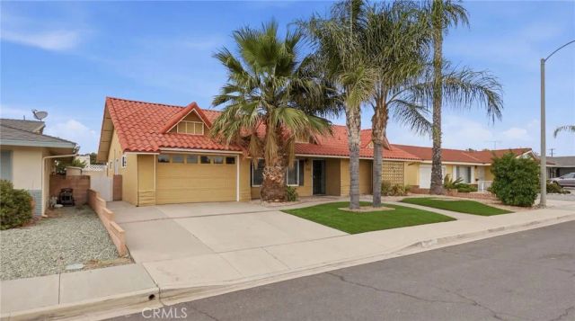 1180 Amberwood Drive, Hemet, CA 92543