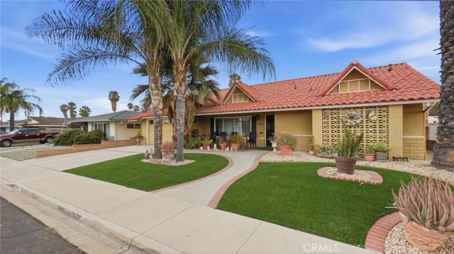 1180 Amberwood Drive, Hemet, CA 92543
