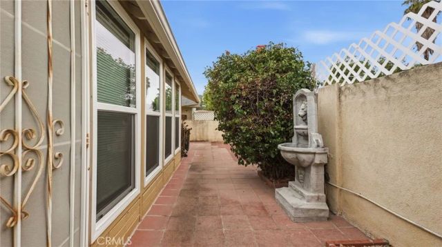 1180 Amberwood Drive, Hemet, CA 92543