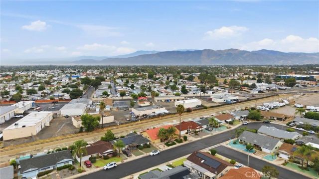 1180 Amberwood Drive, Hemet, CA 92543