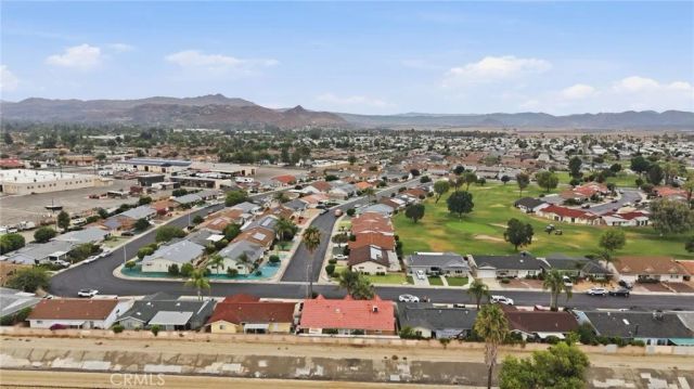 1180 Amberwood Drive, Hemet, CA 92543