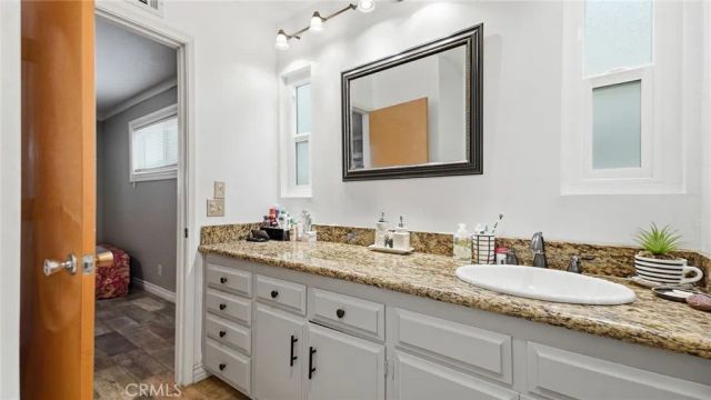 1180 Amberwood Drive, Hemet, CA 92543