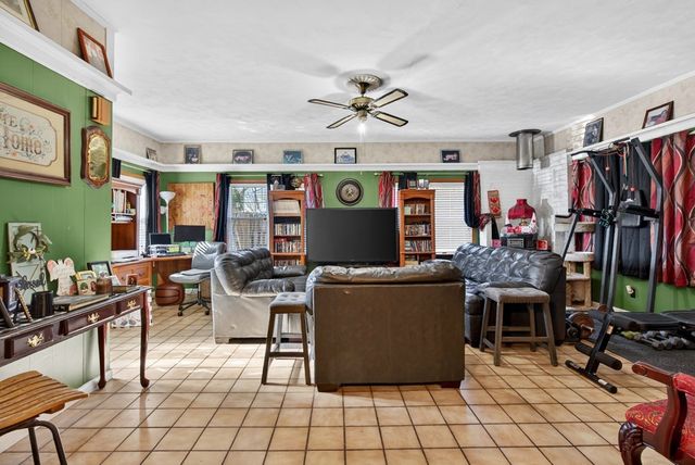 412 Millbrooke Dr, Hopkinsville, KY 42240