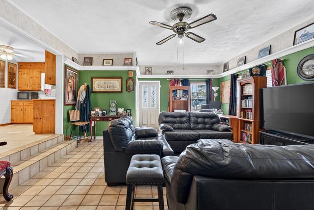 412 Millbrooke Dr, Hopkinsville, KY 42240