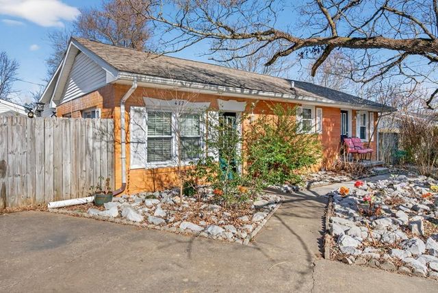 412 Millbrooke Dr, Hopkinsville, KY 42240