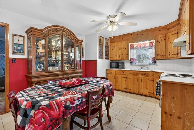 412 Millbrooke Dr, Hopkinsville, KY 42240