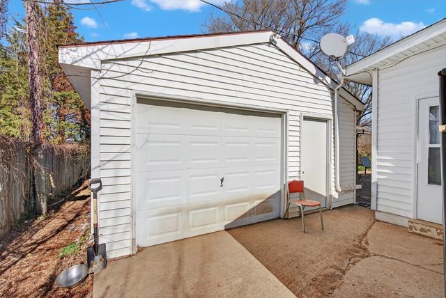 412 Millbrooke Dr, Hopkinsville, KY 42240