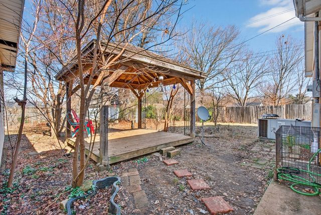 412 Millbrooke Dr, Hopkinsville, KY 42240