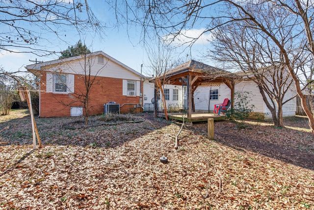 412 Millbrooke Dr, Hopkinsville, KY 42240