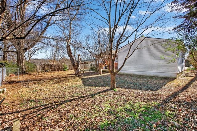 412 Millbrooke Dr, Hopkinsville, KY 42240