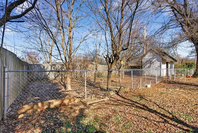 412 Millbrooke Dr, Hopkinsville, KY 42240