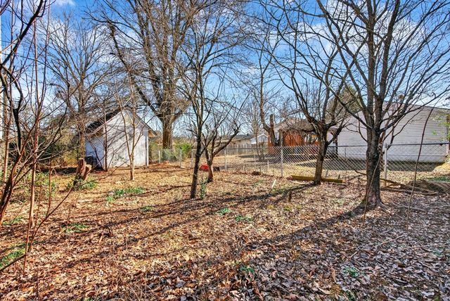 412 Millbrooke Dr, Hopkinsville, KY 42240