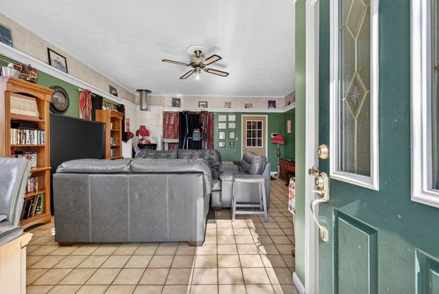 412 Millbrooke Dr, Hopkinsville, KY 42240