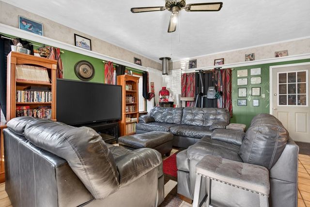 412 Millbrooke Dr, Hopkinsville, KY 42240