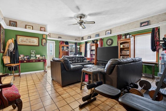 412 Millbrooke Dr, Hopkinsville, KY 42240