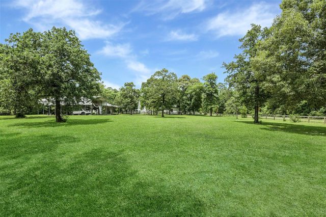 30311 N Holly Oaks Circle, Magnolia, TX 77355