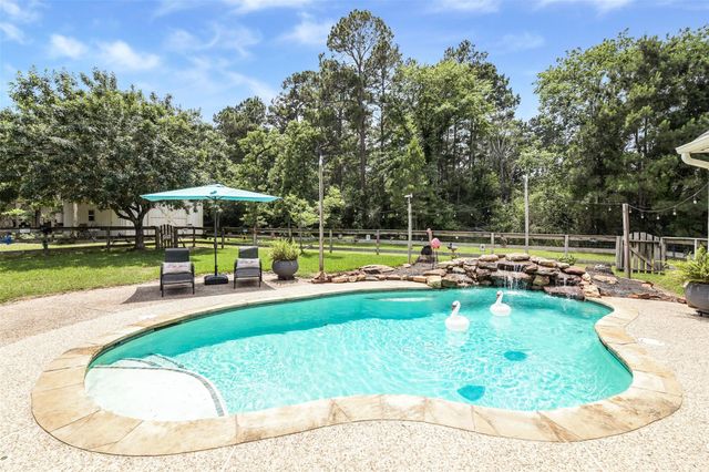 30311 N Holly Oaks Circle, Magnolia, TX 77355