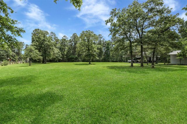 30311 N Holly Oaks Circle, Magnolia, TX 77355