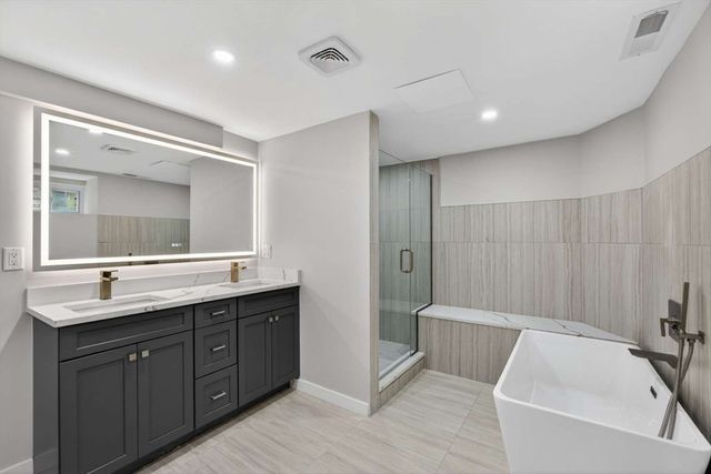 21 Hutchinson 1, Winthrop, MA 02152