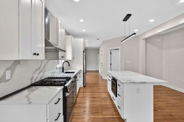 21 Hutchinson 1, Winthrop, MA 02152
