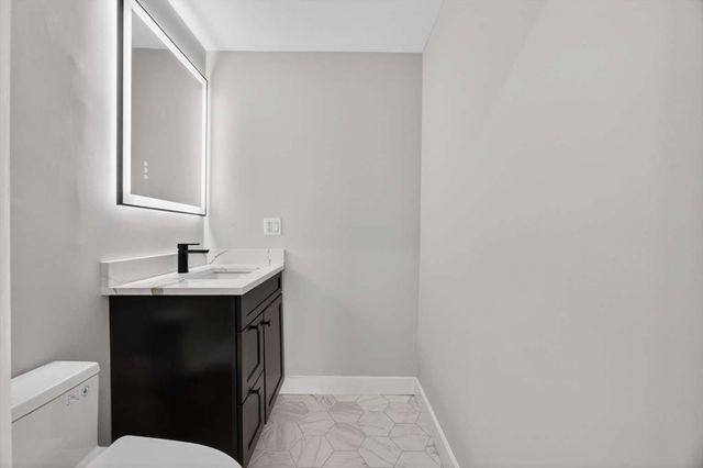 21 Hutchinson 1, Winthrop, MA 02152