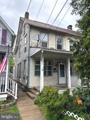 717 W BROAD ST, Quakertown, PA 18951