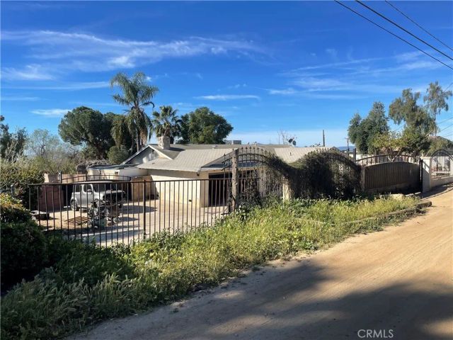 25325 Mountain Cliff Dr, Moreno Valley, CA 92557