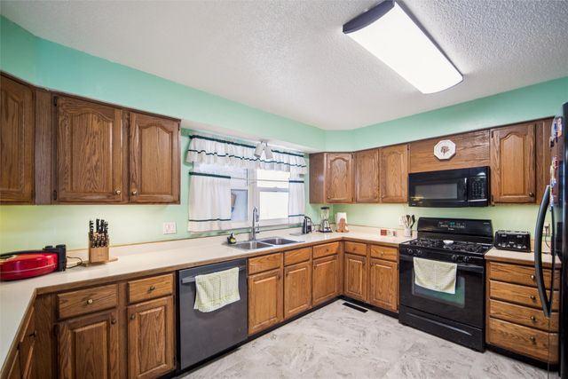 646 Marlou Parkway, Des Moines, IA 50320